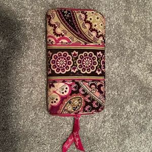 vera bradley wallet, good condition, smoke free home